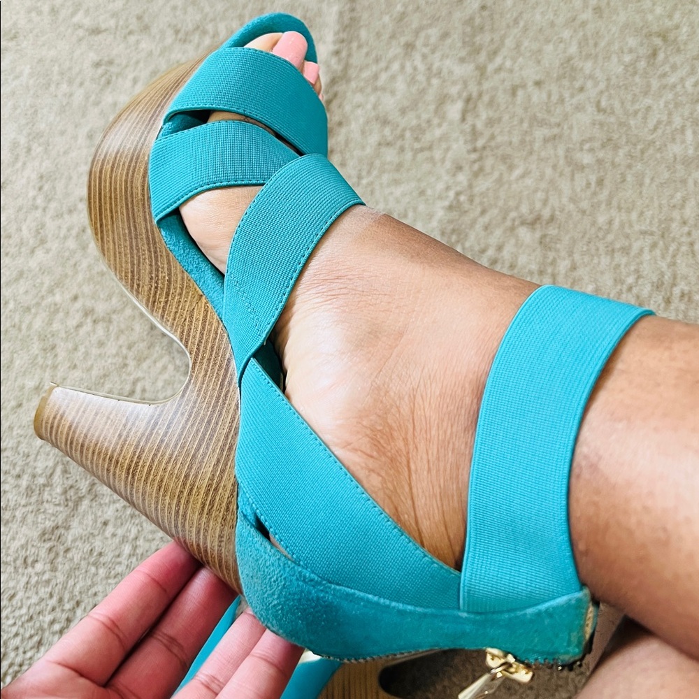 Platform heel Jessica Simpson sz9 fits like a glove super comfy